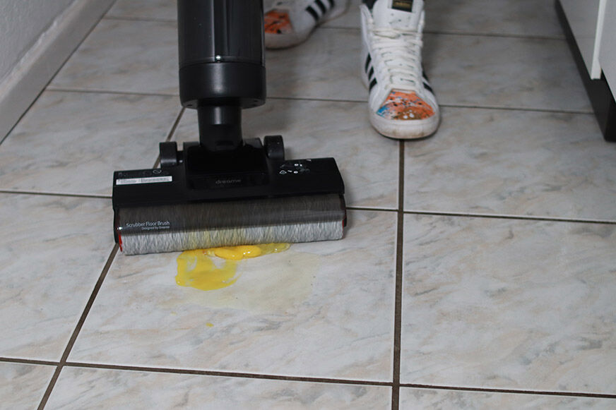 Reinigung von feuchtem Schmutz mit dem Dreame Wischsauger H12 Dual